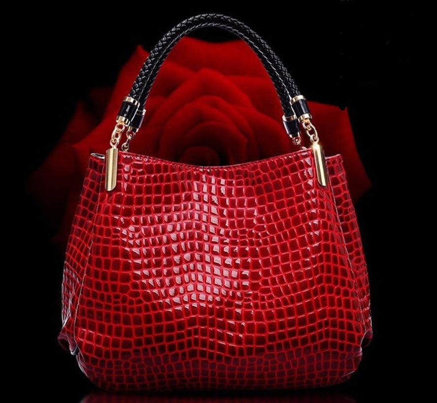 Shoulder bag with crocodile pattern