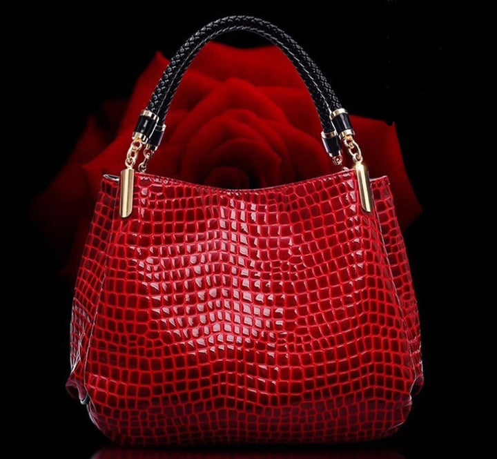 Shoulder bag with crocodile pattern