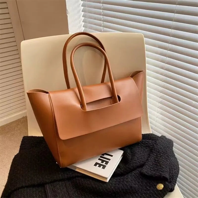 Handbag for women - Spacious tote bag in classic design made of high-quality material