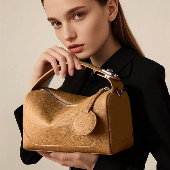 Quilted shoulder bag with shoulder strap