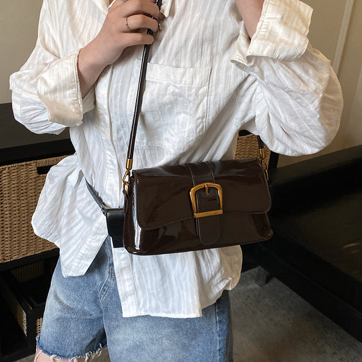 Women's shoulder bag with detachable strap and elegant closure