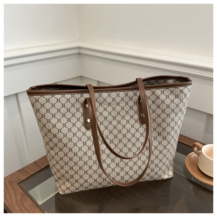 Ladies elegant tote bag with geometric pattern