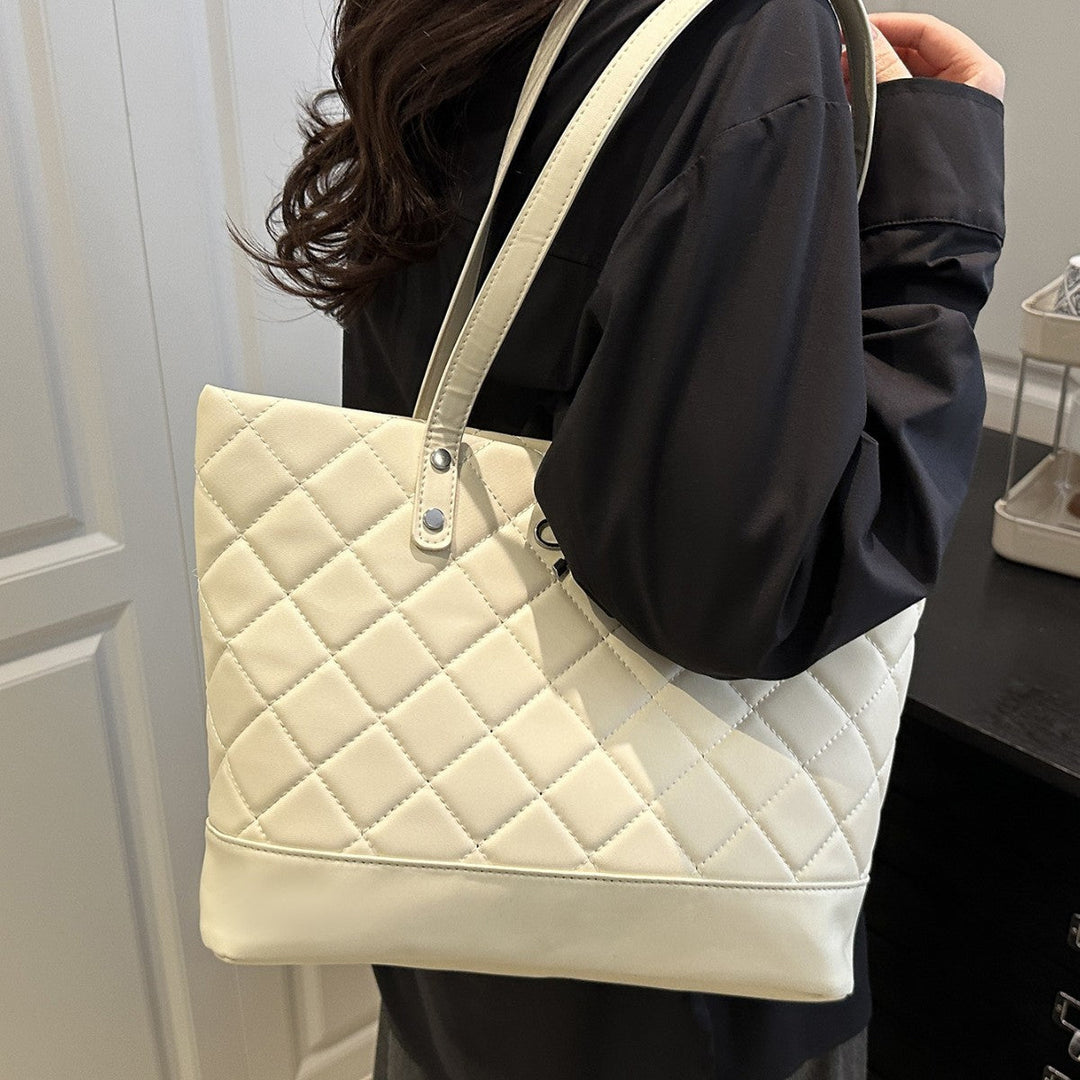 Women's elegant tote bag made of high-quality synthetic leather