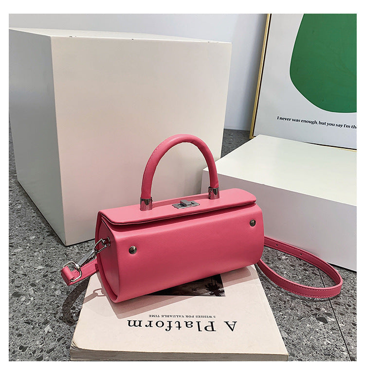 Ladies elegant shoulder bag with detachable shoulder strap