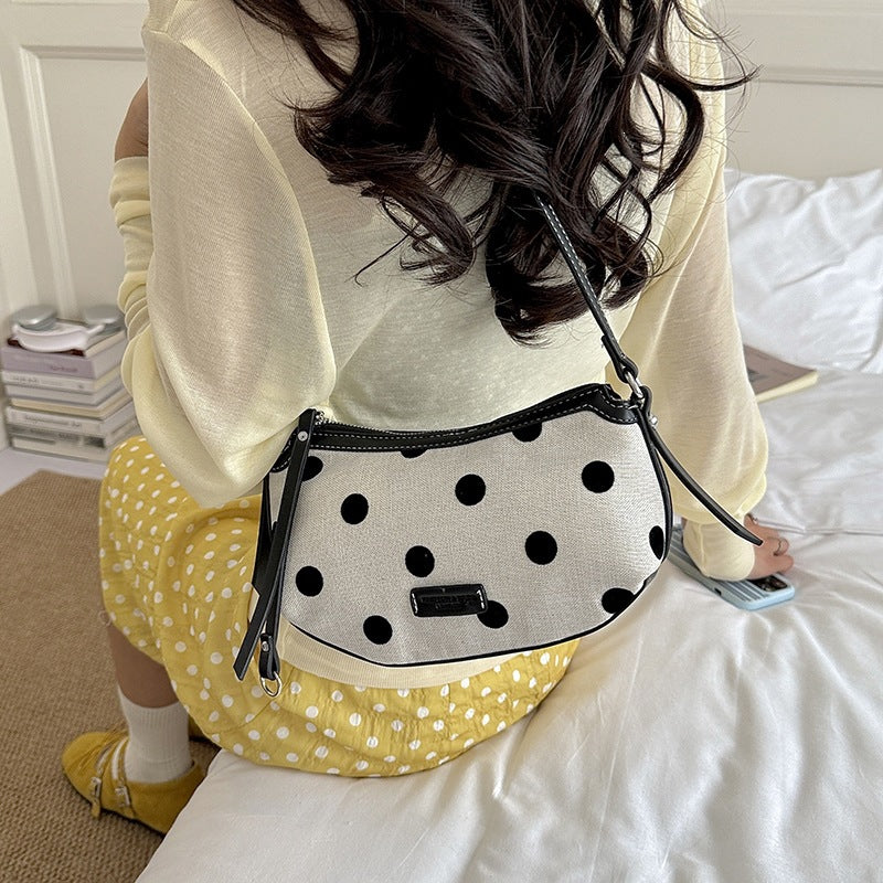 Women's shoulder bag with elegant woven design and removable shoulder strap