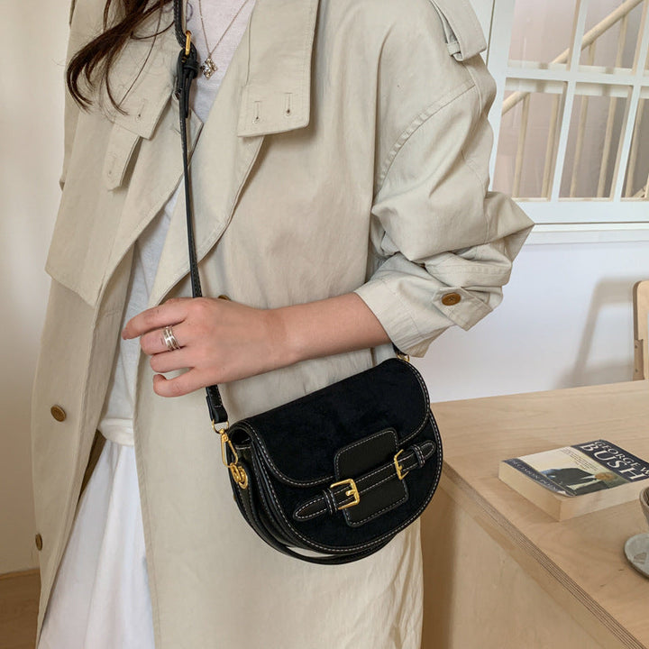 Women's shoulder bag made of high-quality suede with elegant chain closure