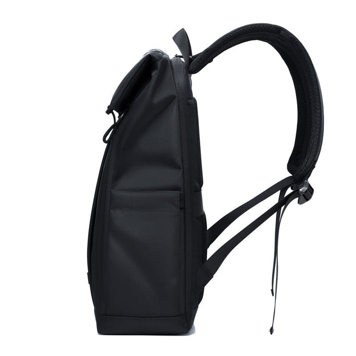 More elegant and functional backpack with reinforced carrying straps
