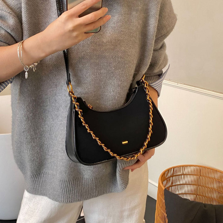 Women's fashionable shoulder bag in vintage look with chain strap