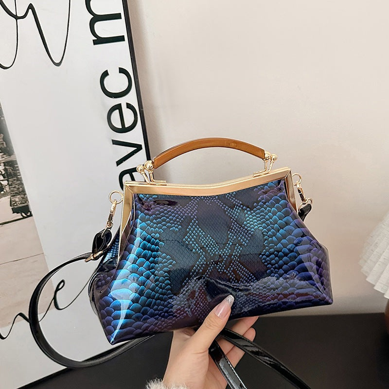 Ladies elegant tote bag in stylish snake leather look