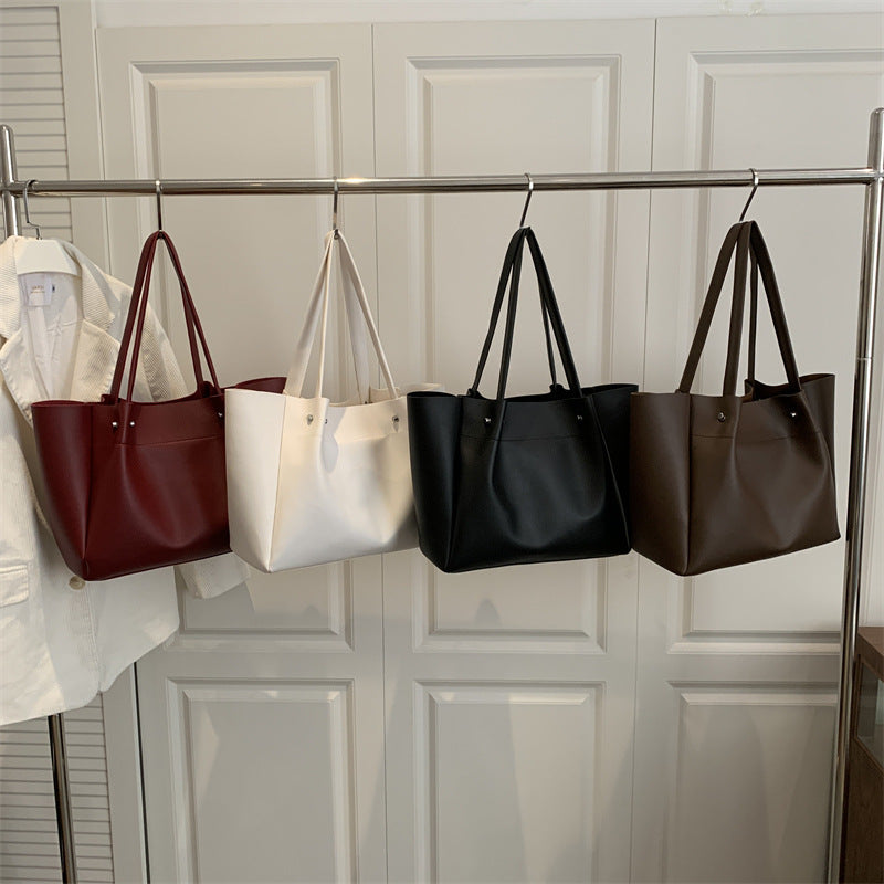 Ladies tote bag with elegant minimalist structure and sturdy carrying handles