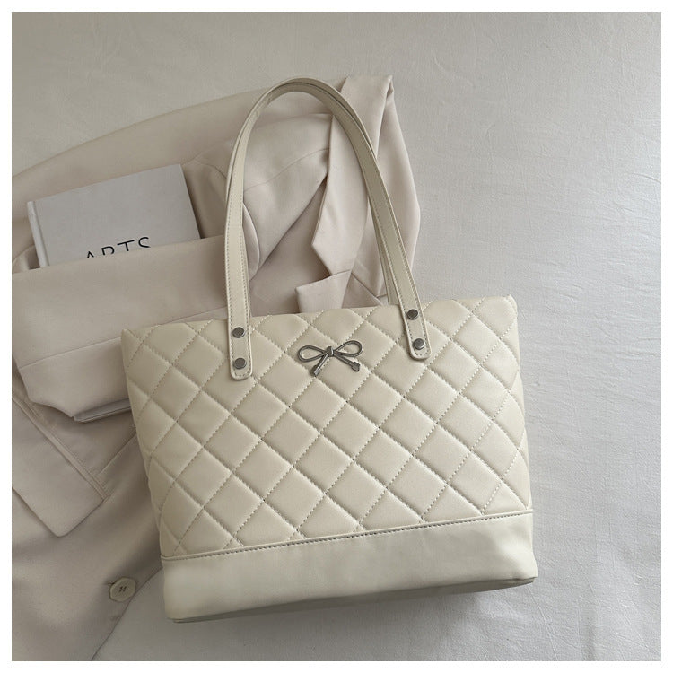 Women's elegant tote bag made of high-quality synthetic leather