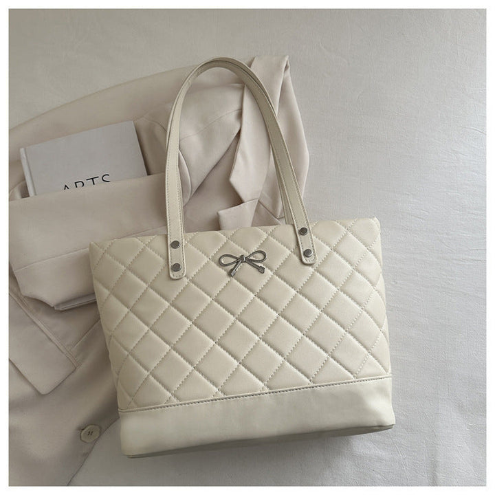 Women's elegant tote bag made of high-quality synthetic leather
