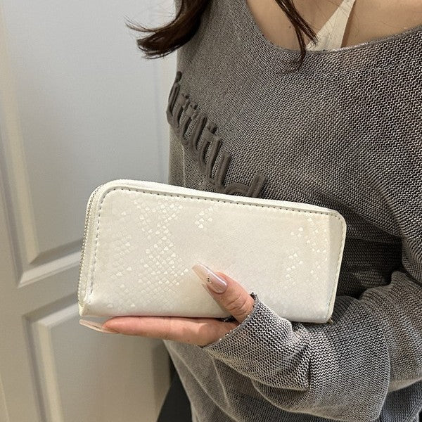 Women's elegant wallet in luxurious snake pattern