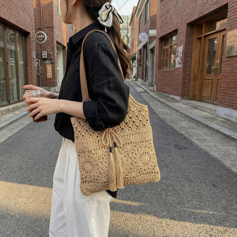 Ladies' crochet shoulder bag with playful fringes and decorative details