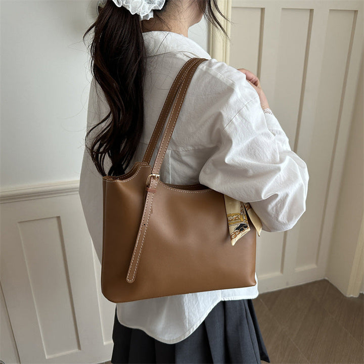 Ladies elegant tote bag with fine carrying strap and fashionable accessories
