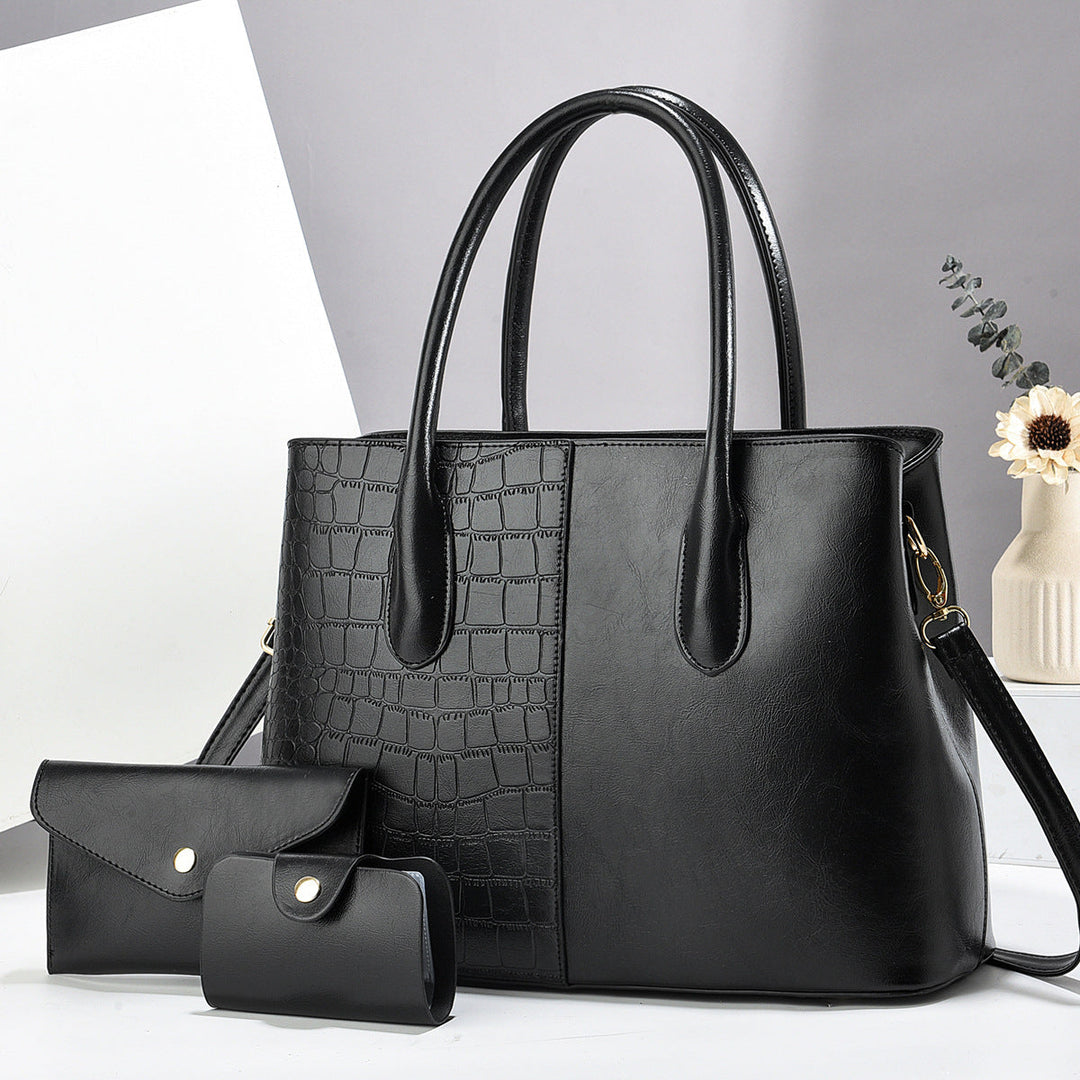 Women's tote bag with removable accessories