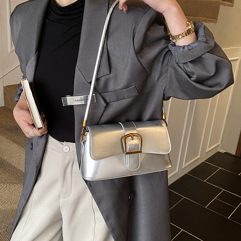 Women's shoulder bag with detachable strap and elegant closure