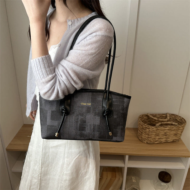 Ladies elegant tote bag with textured material