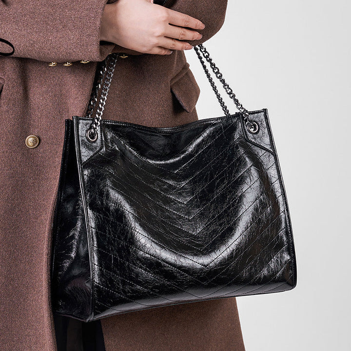 Women's Tote Bag made of shiny faux leather with quilted pattern