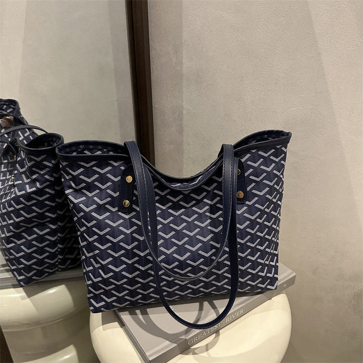 Women's stylish tote bag with fashionable pattern