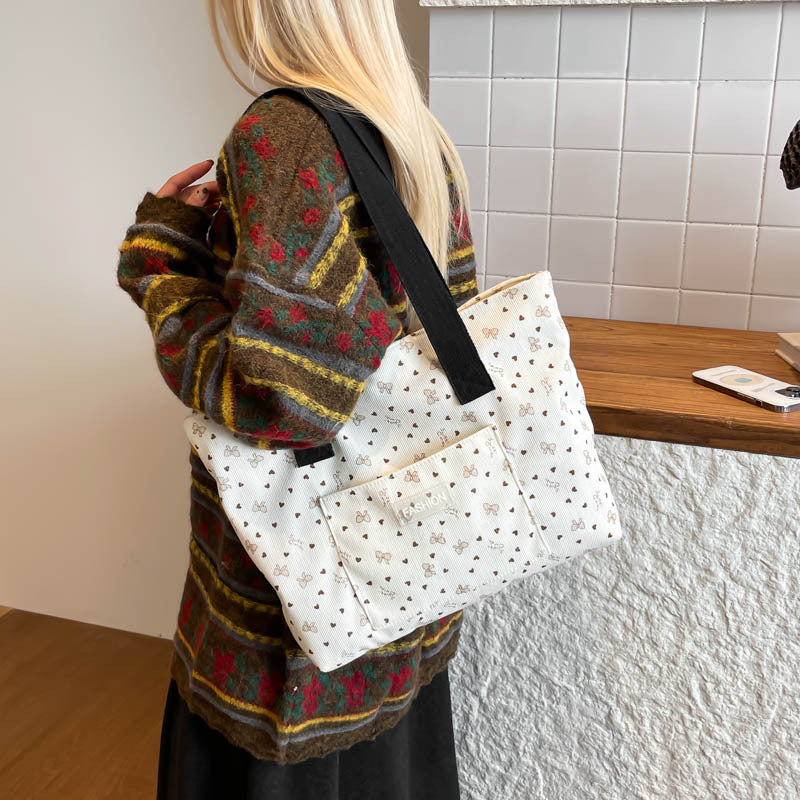 Ladies fashionable tote bag with heart design