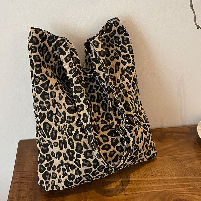 Women's jute bag with striking zebra pattern