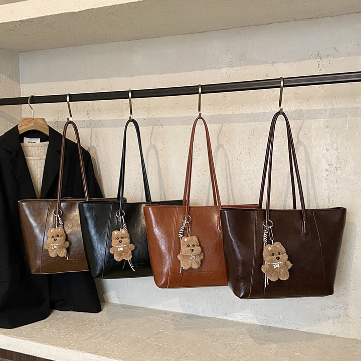 Women’s tote bag with high-quality faux leather and practical interior
