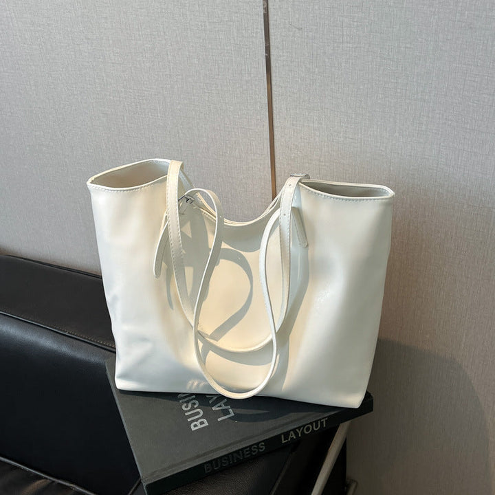 Women's stylish tote bag with practical inner pockets