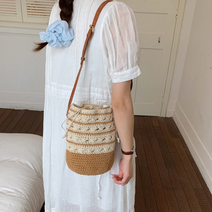 Ladies crocheted shoulder bag with fashionable drawstring