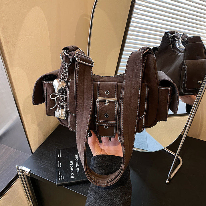 Women's shoulder bag in modern design with practical compartments