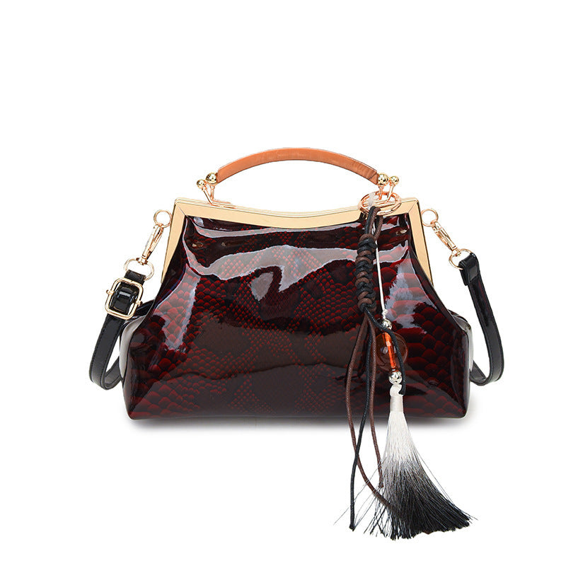 Ladies elegant tote bag in stylish snake leather look