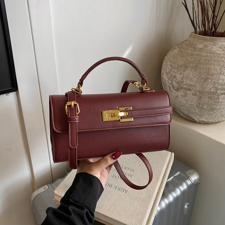 Women's Designer Shoulder Bag with Luxurious Chain Closure