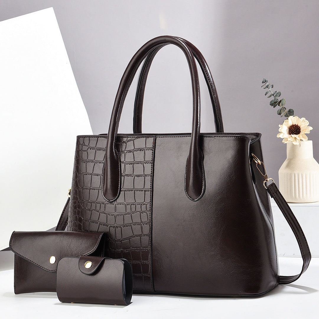 Women's tote bag with removable accessories