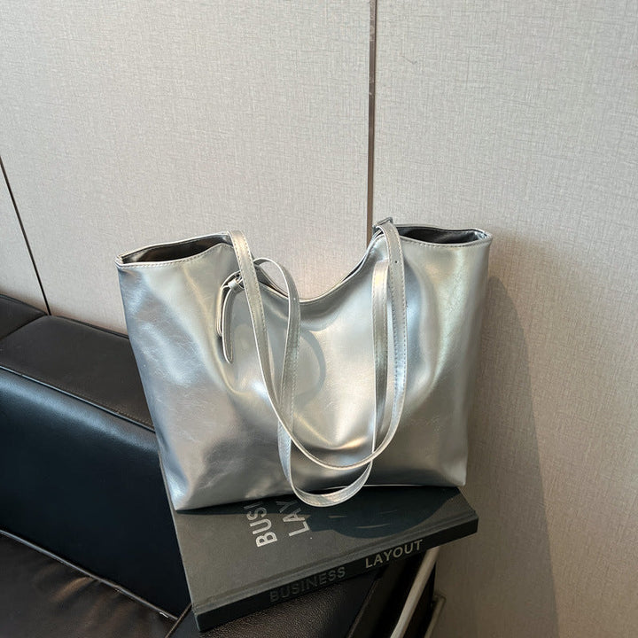 Women's stylish tote bag with practical inner pockets