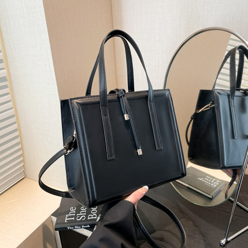 Women's elegant handbag in minimalist design with detachable shoulder strap