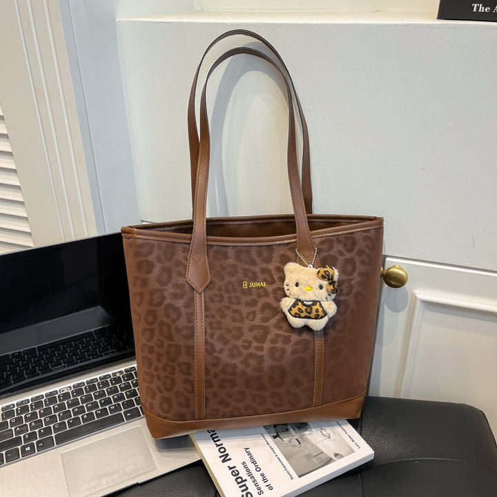 Women’s fashionable tote bag with leopard print and practical inner pocket