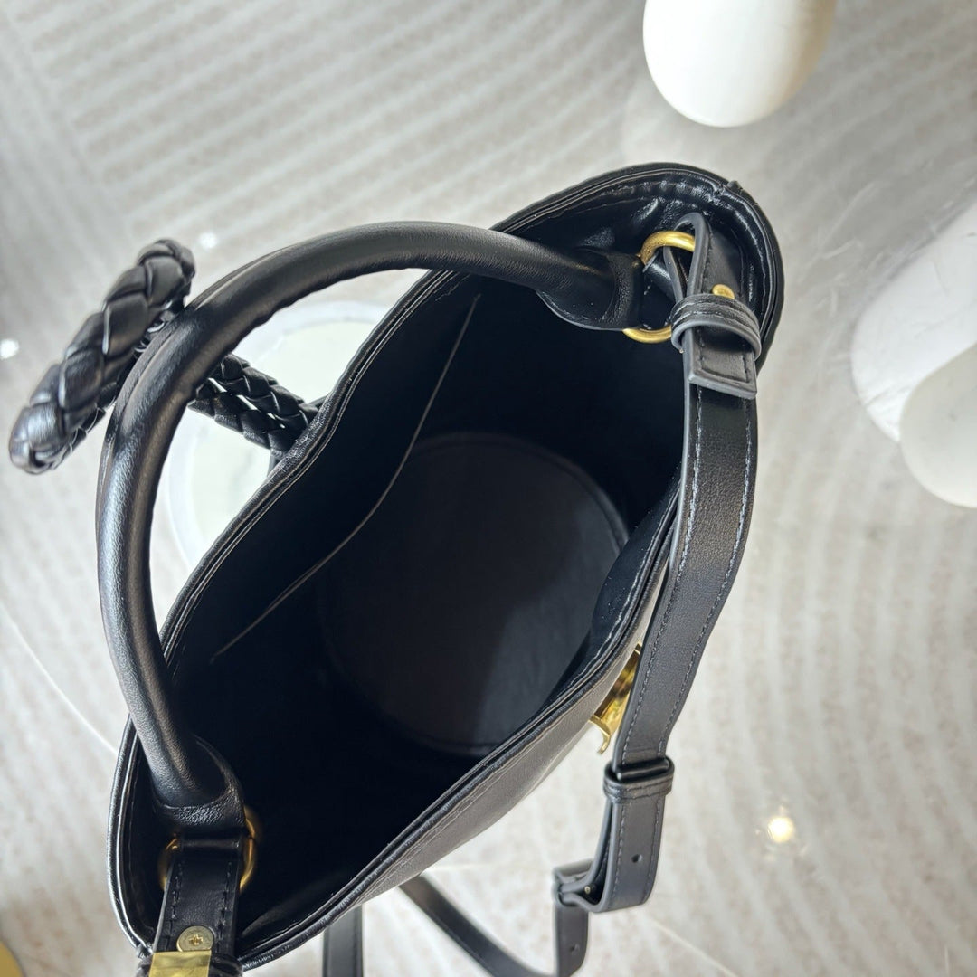 Women’s fashionable mini handbag