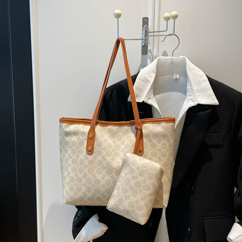 Women's tote bag with practical inner pocket and elegant design