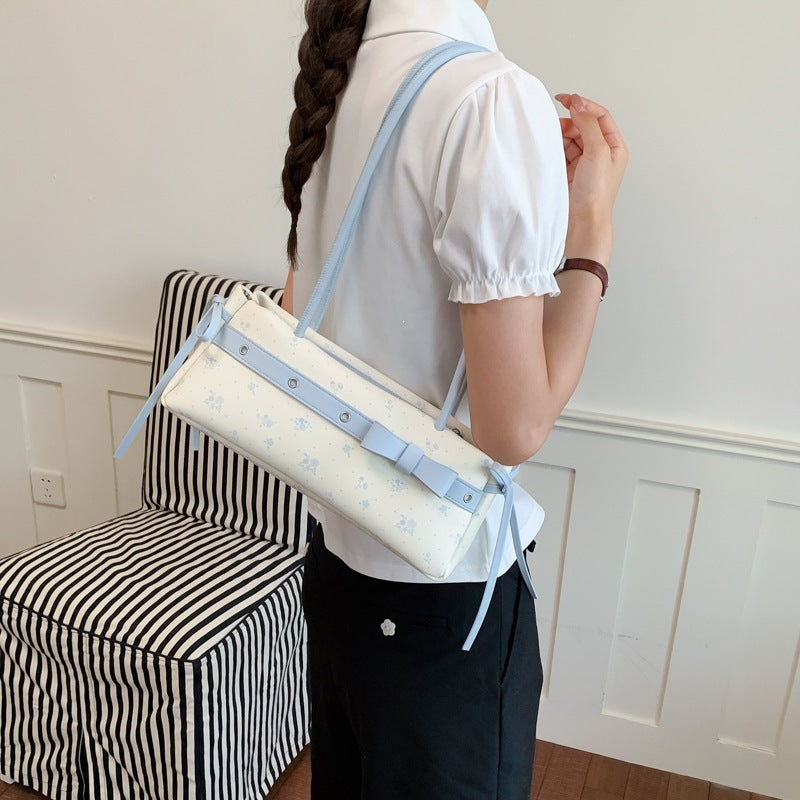 Women's crossbody bag with elegant fringe design
