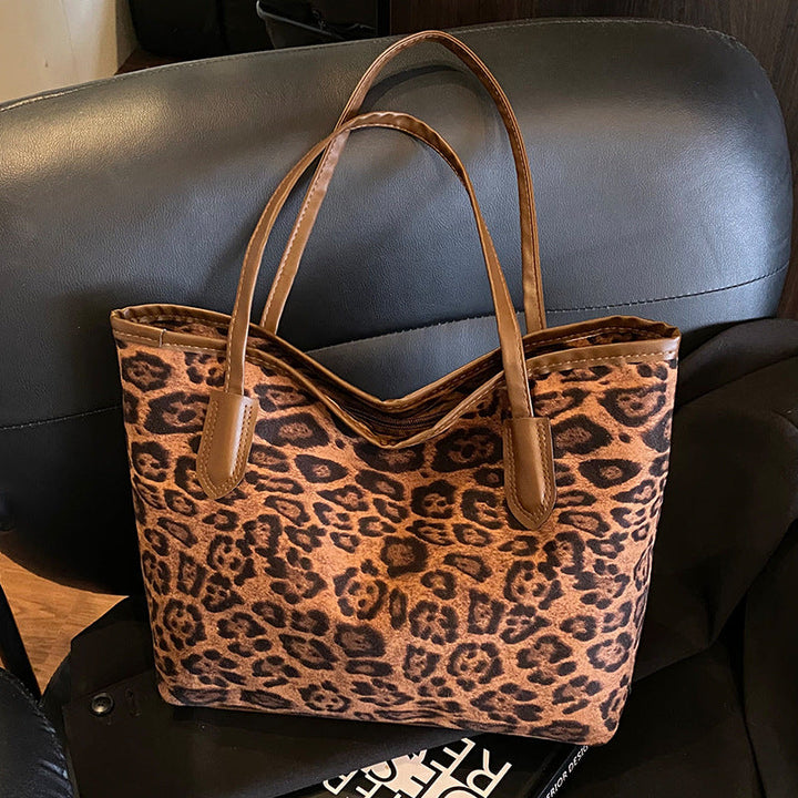 Women's tote bag with modern leopard pattern and sturdy carrying handles