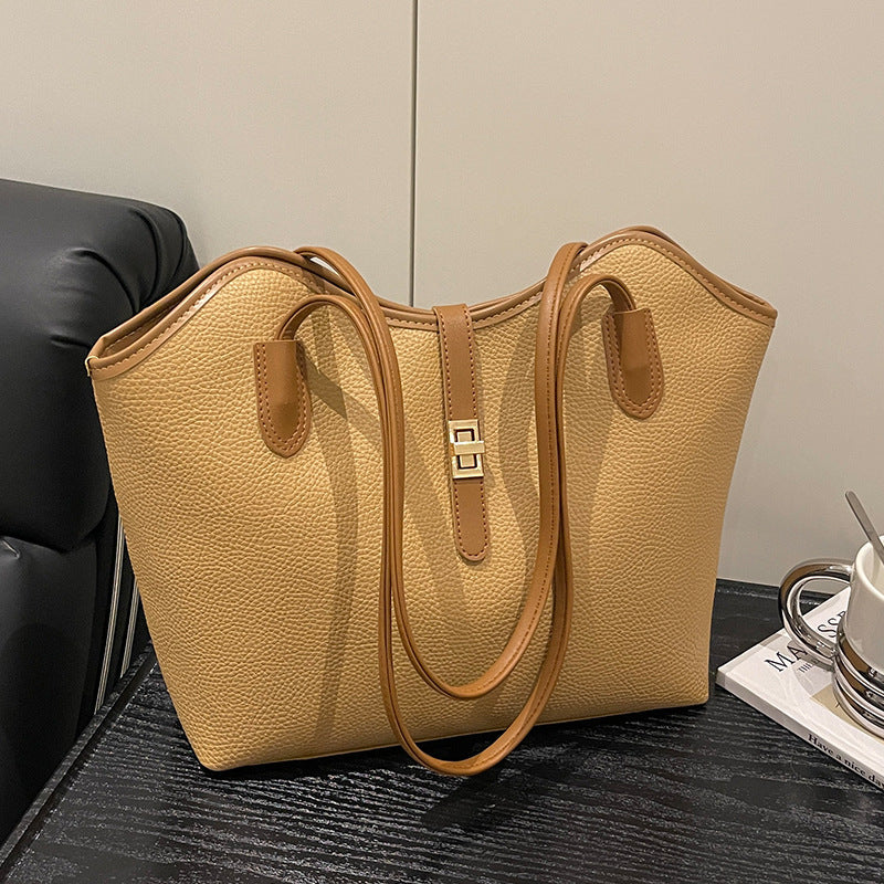Ladies tote bag made of high-quality leather with elegant design