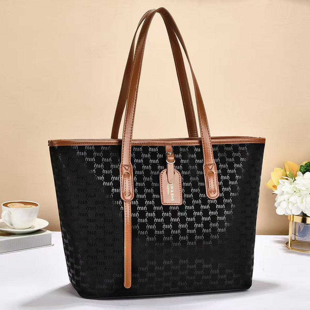 Women's tote bag with luxurious design and structured outer material