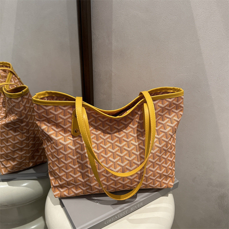 Women's stylish tote bag with fashionable pattern
