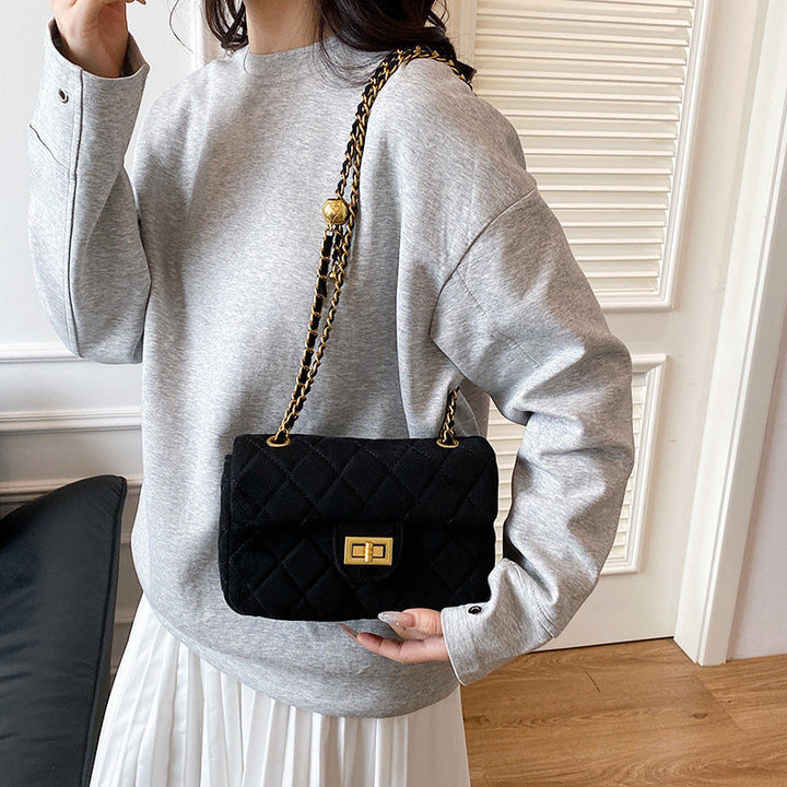 Women's elegant shoulder bag with stylish chain accent