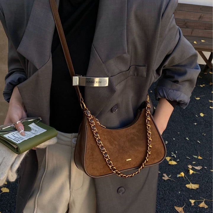 Women's fashionable shoulder bag in vintage look with chain strap