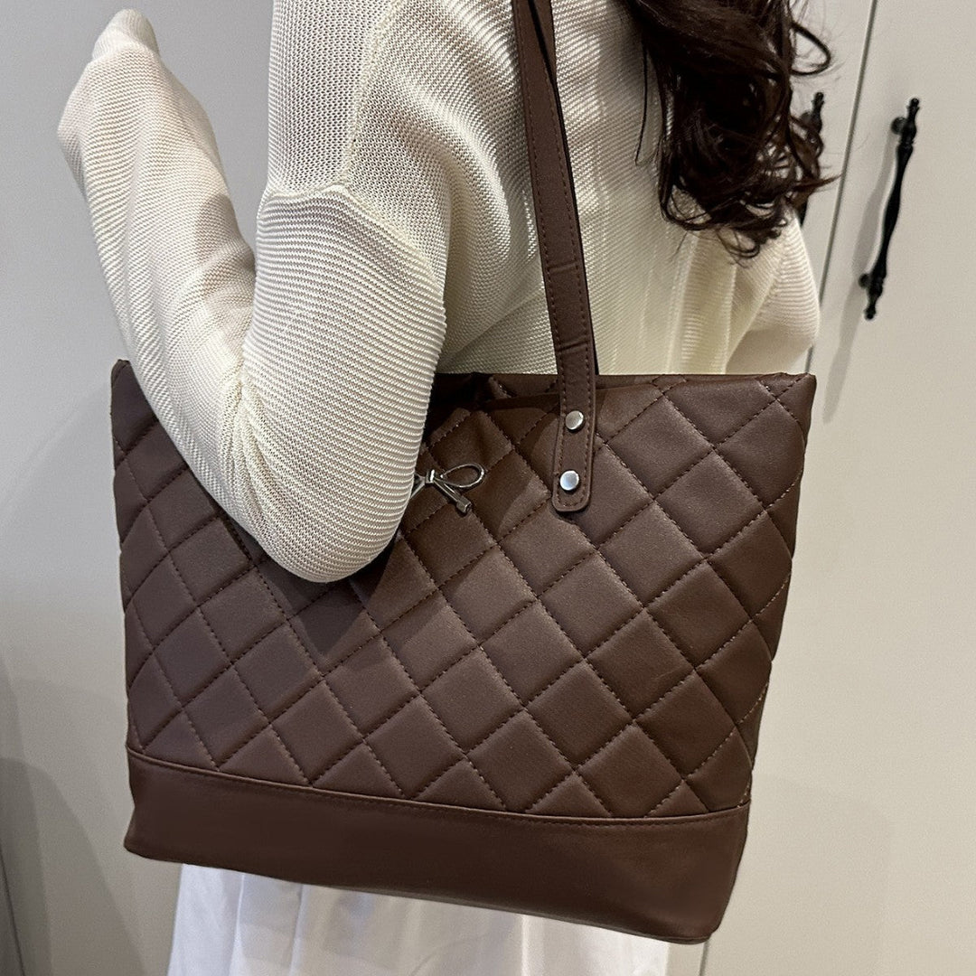 Women's elegant tote bag made of high-quality synthetic leather