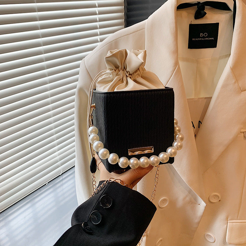 Women's mini handbag with detachable pearl chain