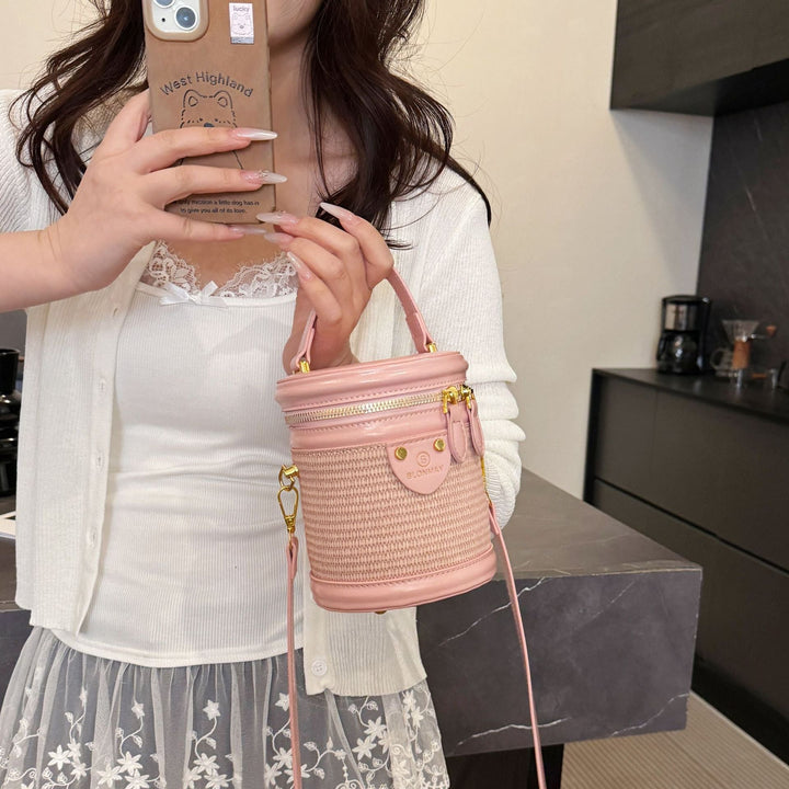 Women stylish shoulder bag in elegant basket design
