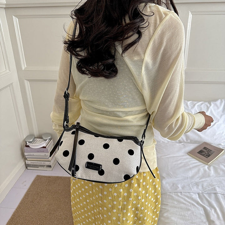Women's shoulder bag with elegant woven design and removable shoulder strap