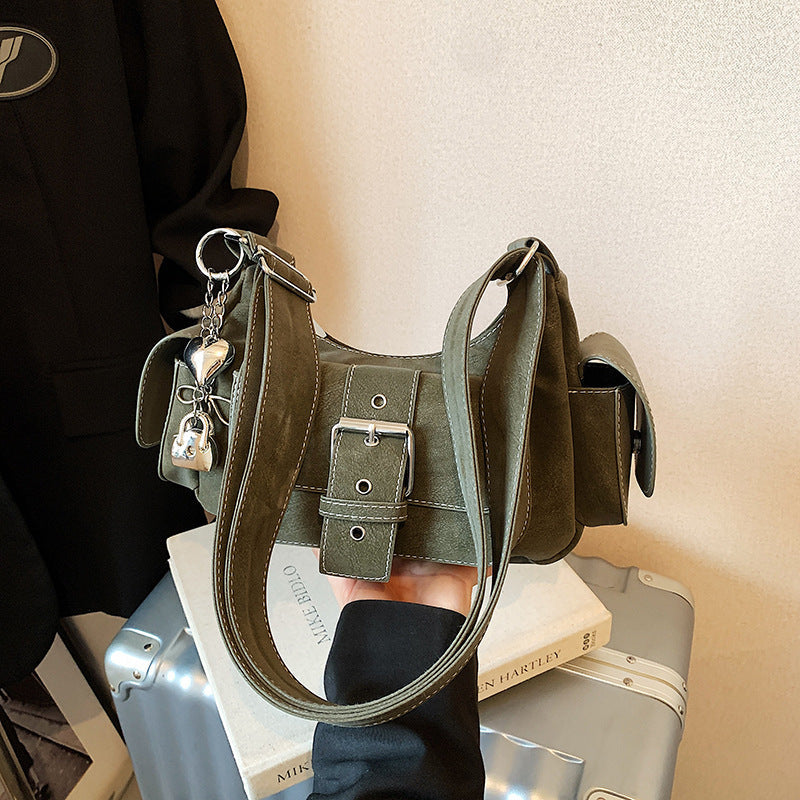 Women's shoulder bag in modern design with practical compartments